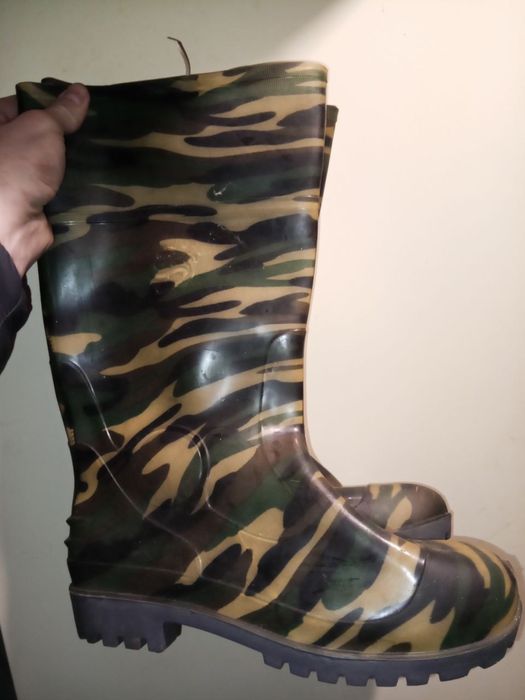 Продам сапоги резиновые размер 44