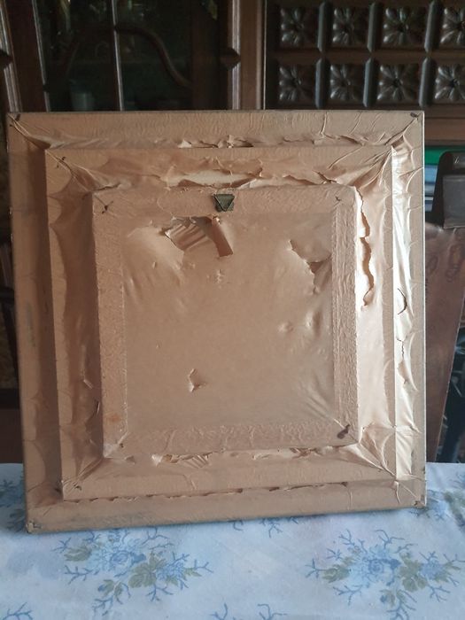 Quadro bordado em forma de P