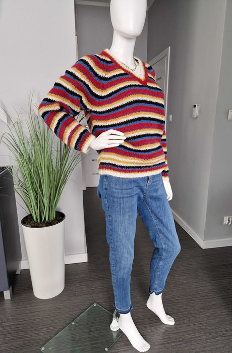 Kolorowy sweter marki Dranella