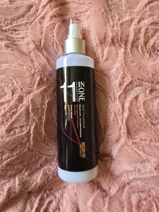 Odżywka 11 w 1 zamyka łuskę włosa