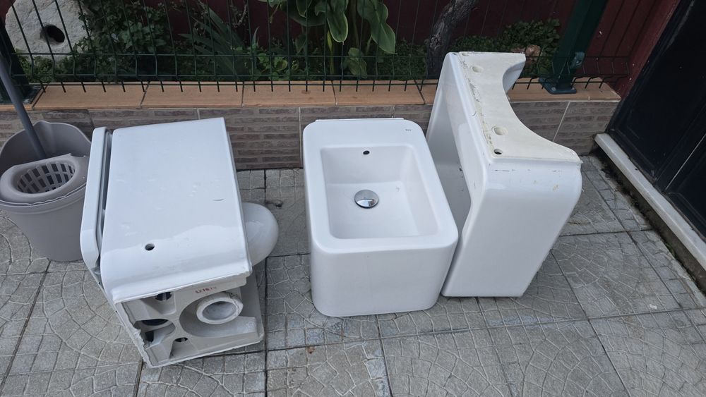 Bathroom fixtures.437280614668062722