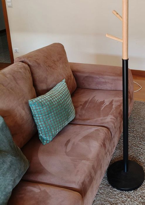 Sofá de 3 lugares recentemente estofado, excelente estado