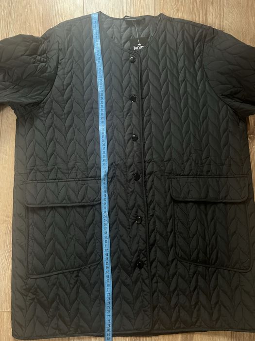 Легенька курточка 42 євр
