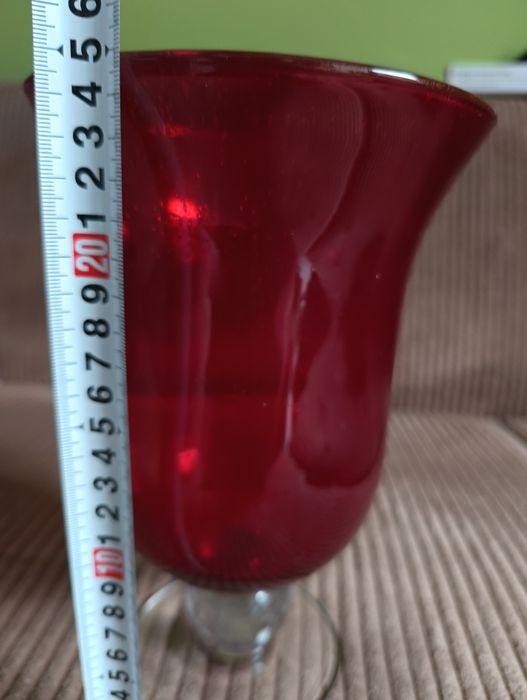 Czerwony wazon kielich