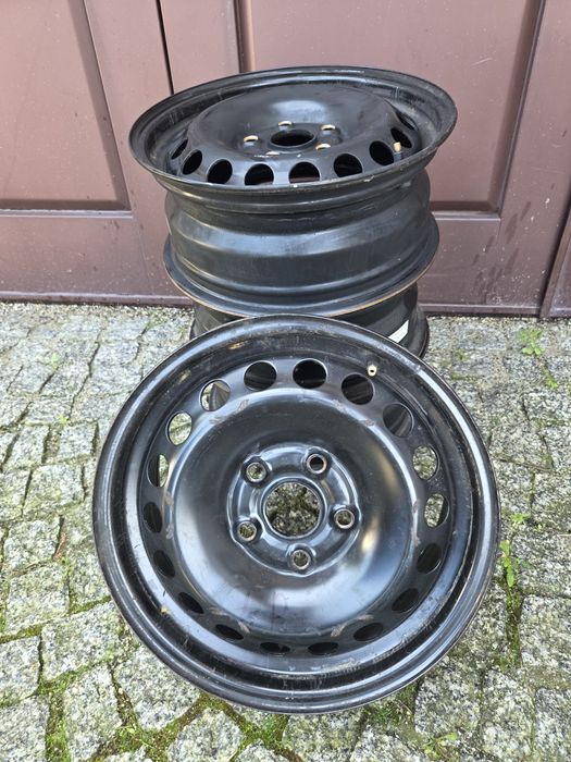 Mam na sprzedaż felgi stalowei 5×112×15 w dobrym stanie.Do  VW , Audi.