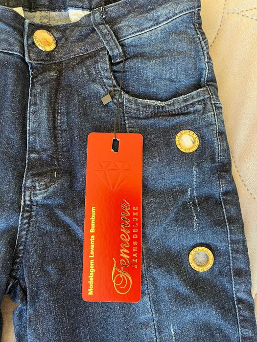 Femenne jeans booty-lifting effrct