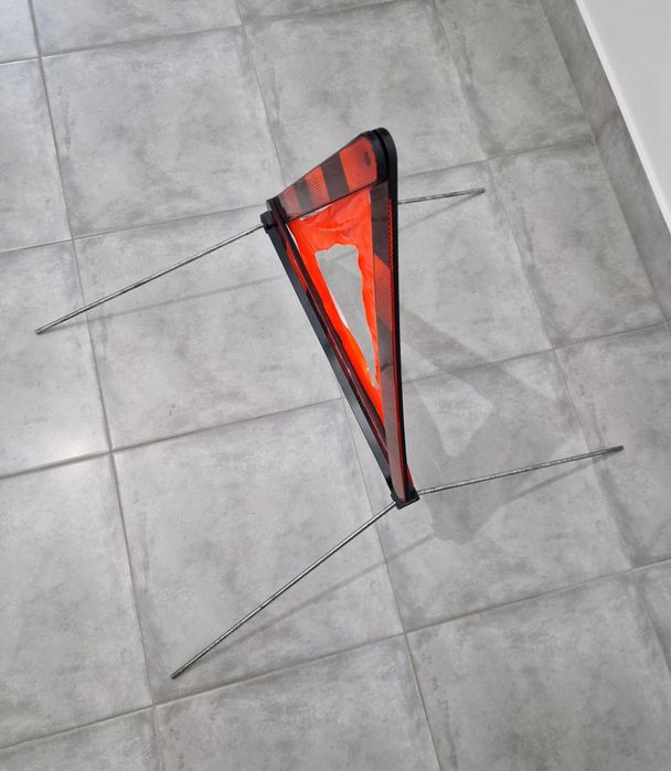Triângulo de sinalização para carro
