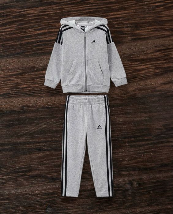 Спортивний костюм ADIDAS на підлітка 13/14 років