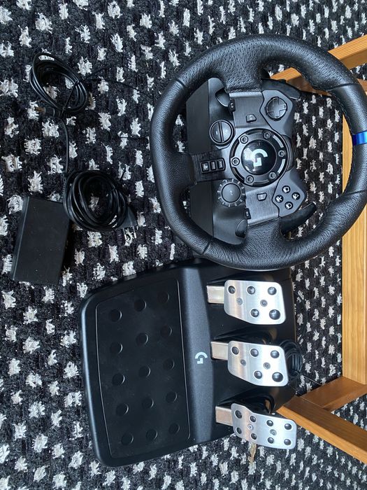Logitech G923 Volante + Pedais