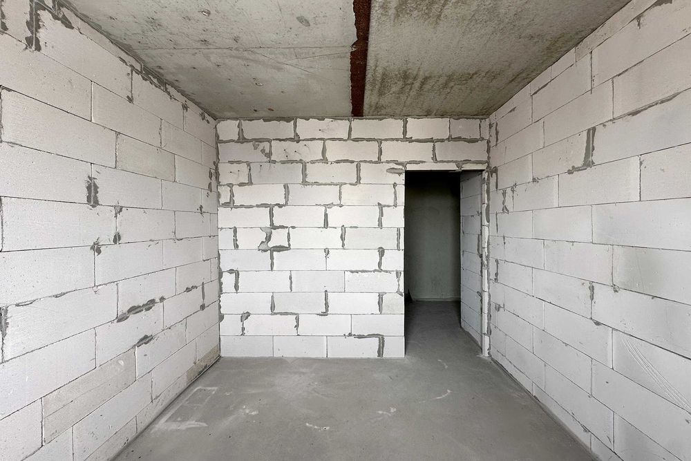 4-кім.,квартира у новобудові, 121 м², на Роксоляни, в зданому будинку.