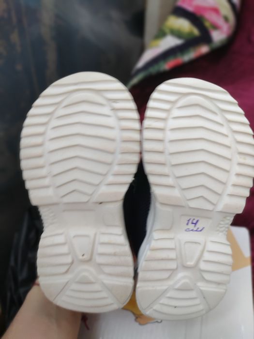 Кросівки на дівчинку