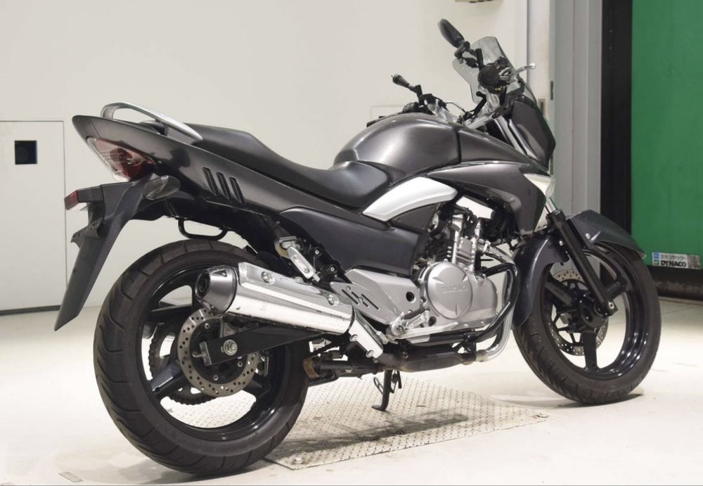 Сузуки SUZUKI GSR 250
