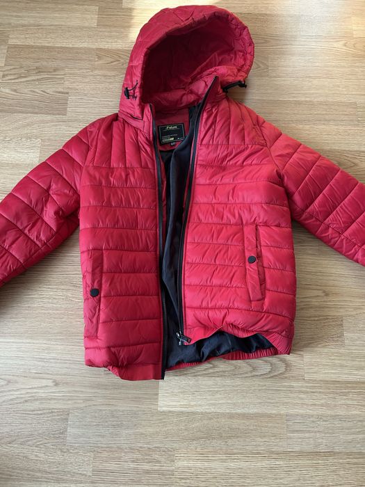 Курточка на весну в гарному стані