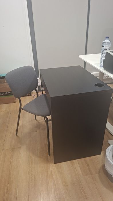 Conjunto Secretária Pequena + Cadeira IKEA
