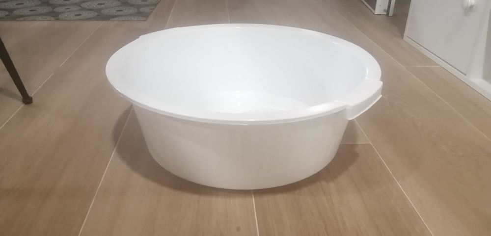 White Plastic Basin435906177642670082