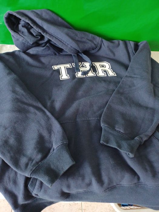 Camisola de marca com carapuço.5 euros