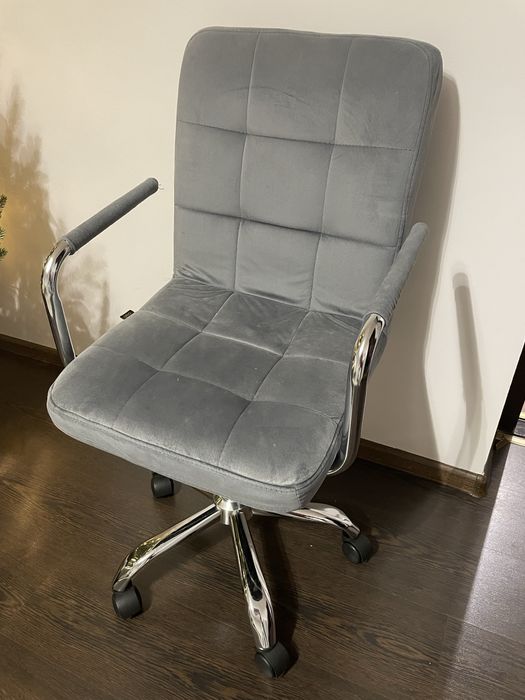 Fotel obrotowy welurowy