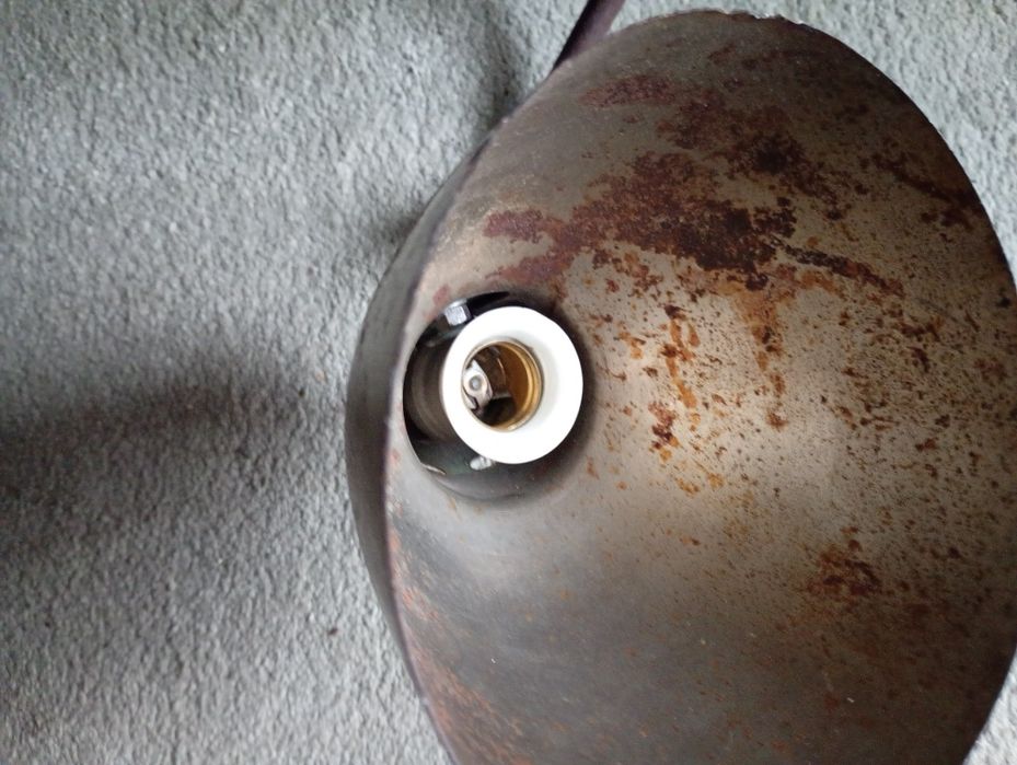 Stara lampa biurkowa skala