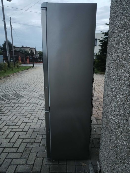 Lodówka srebrna