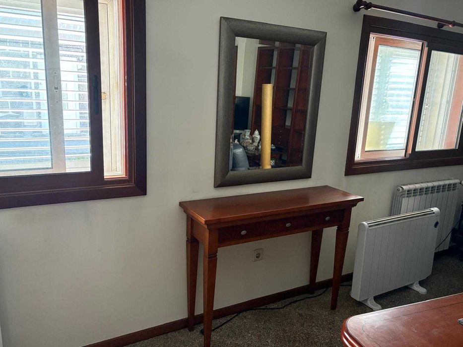 Móvel de apoio em cerejeira