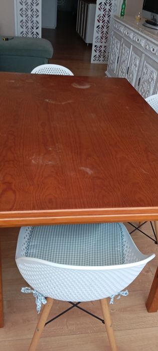 Mesa extensível em madeira maciça