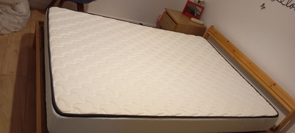 Cama casal IKEA com colchão