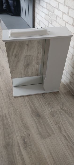 Продам шафу навісну у ванну кімнату з підсвітлюванням.