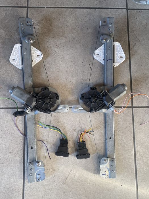 Комплект електросклопідйомників логан сандеро