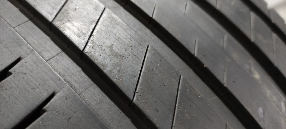 Pneus 255/40/21  semi novos