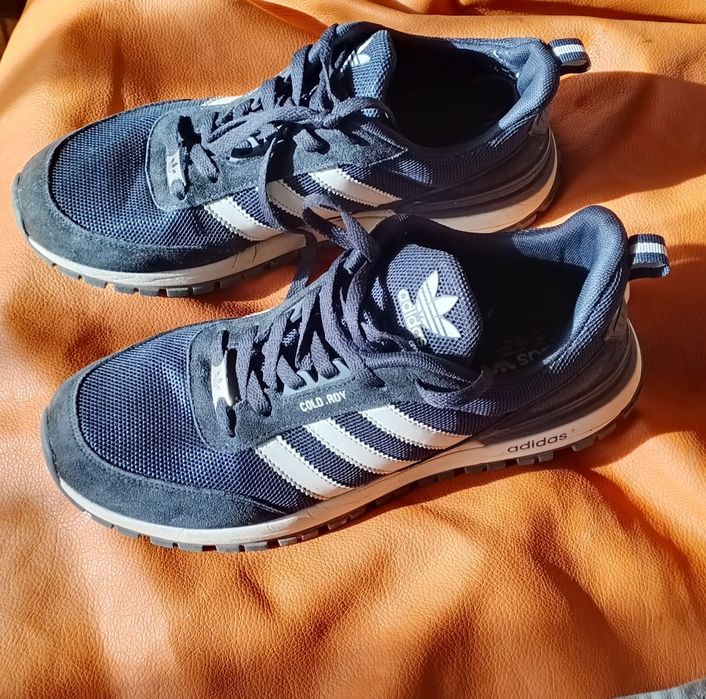 Кросівки Adidas 44 розмір