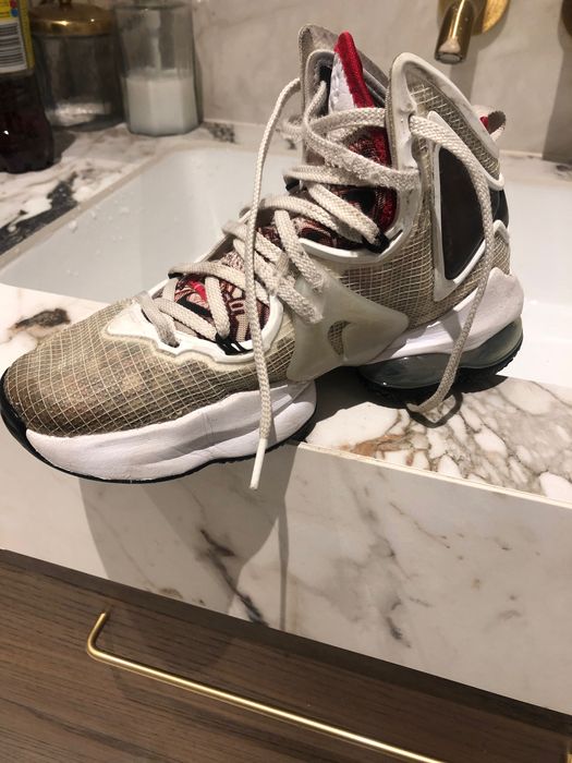 Lebron XIX stan na zdjęciach