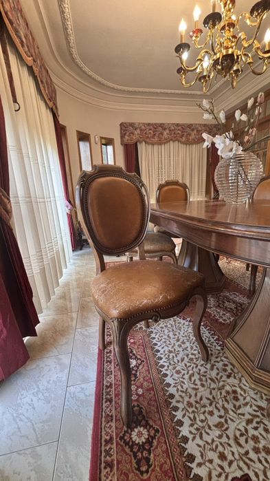 Mesa de jantar oval em madeira maciça + 6 cadeiras +  armário