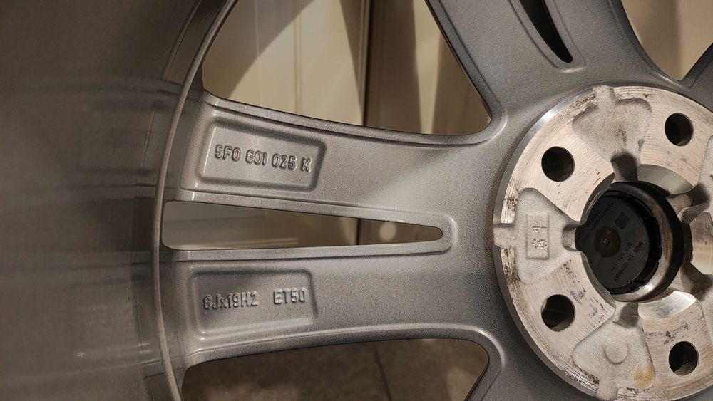 Koła felgi Seat Leon cupra oryginalne 5x112 19x8 et50 235/35 Pirelli