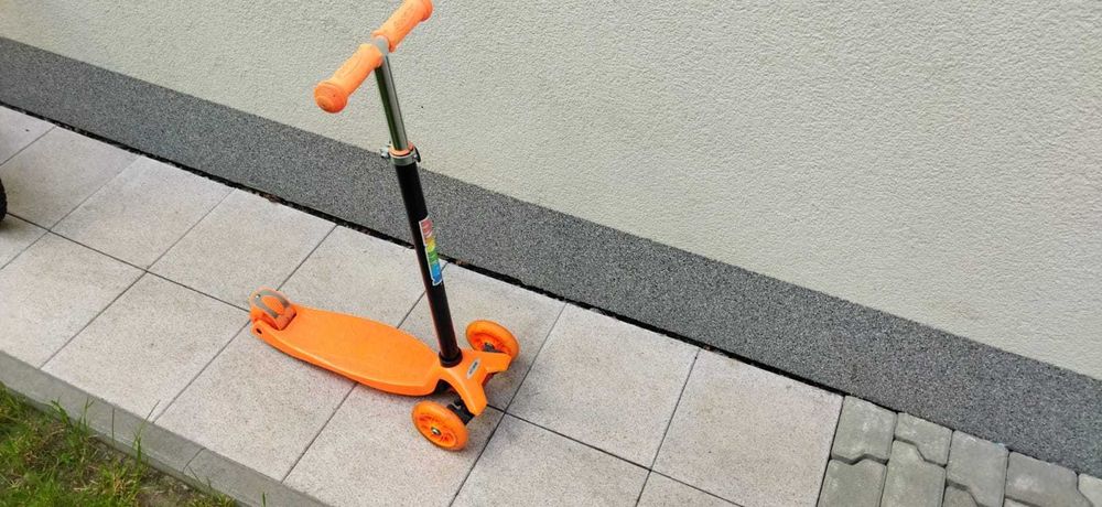 Hulajnoga trójkołowa