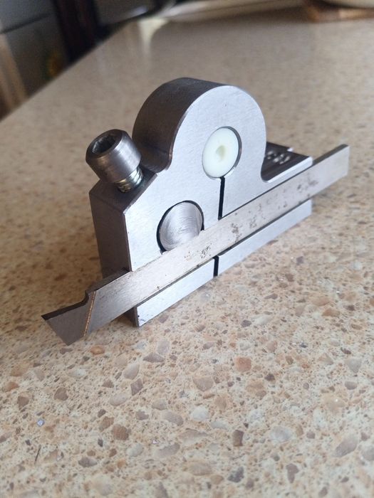 Пружинний відрізний різець