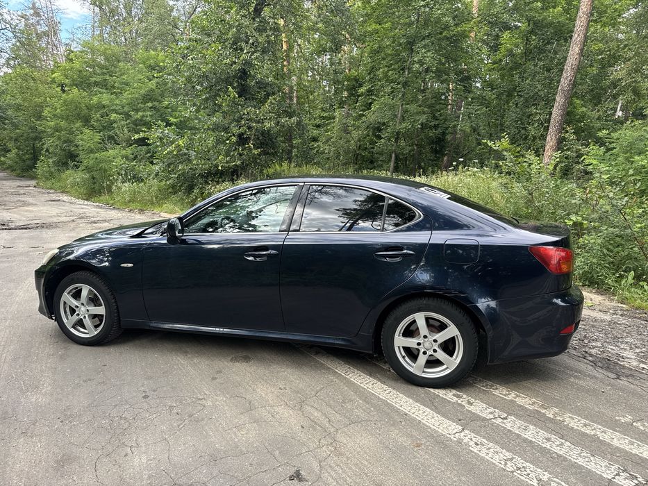 Lexus is 220d, 2007рік