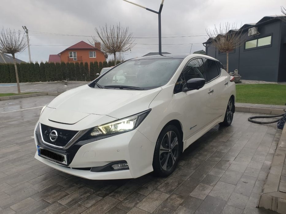 Оренда електромобіля Nissan Leaf 40 kwt