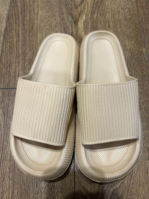 Шльопанці жіночі