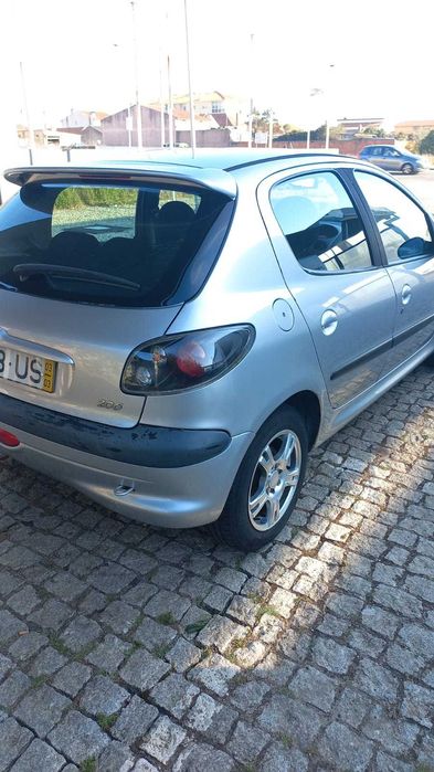Peogeot 206, Ano 2003, gasolina.
