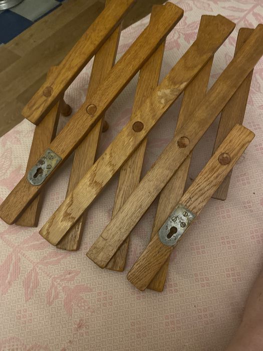 Ппродам вешалку деревянную