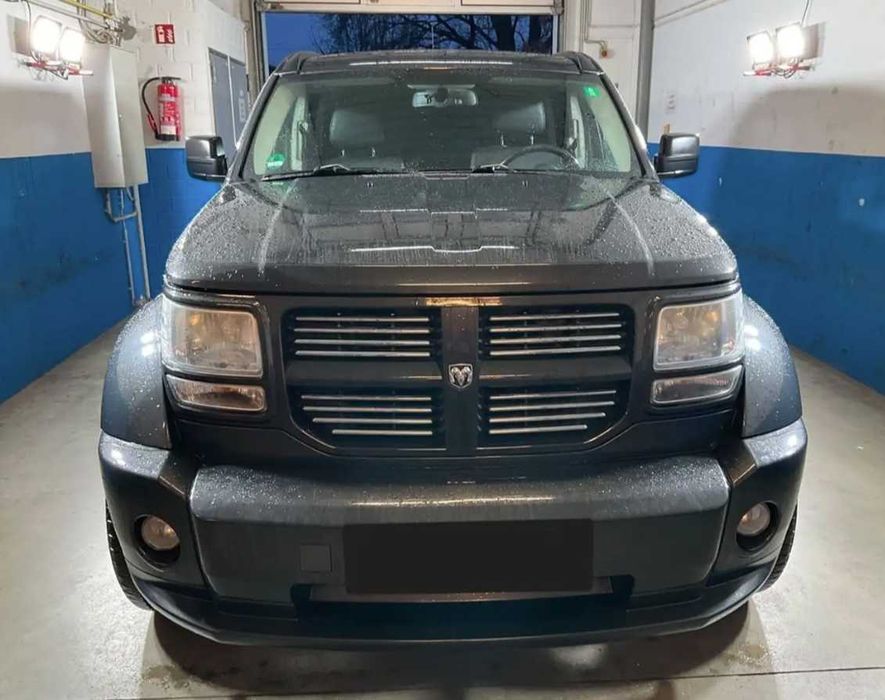Бампер передний Dodge Nitro, Додж Нітро запчасти б/у
