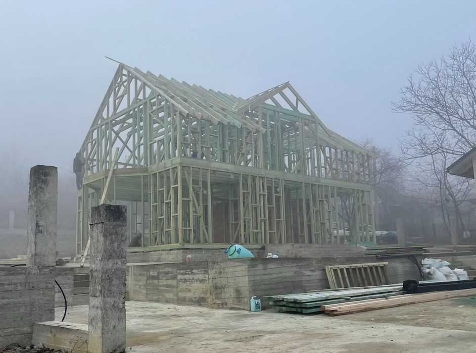 Будівництво будинків (котеджів) та комерційних споруд "під ключ"!