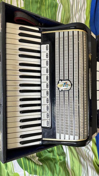 Akordeon Weltmeister 120 basów