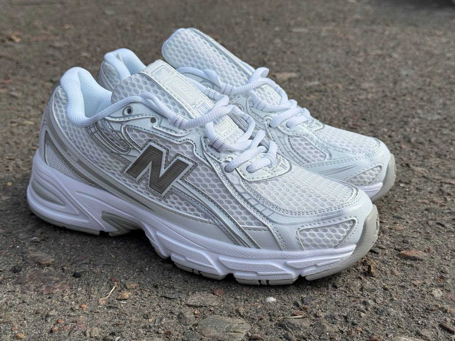Нові кросівки New Balance 740