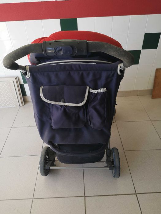 Carrinho de bebé duo da Pierre Cardin.