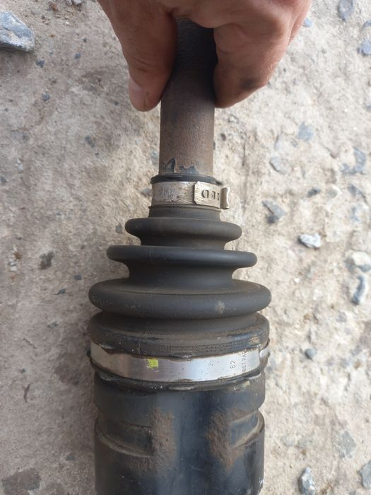 Продам полуось права ліва тойота авенсіс т27 1.8 варіатор.: 3 700