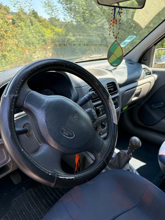 Renault Clio 1999 – Económico e a circular diariamente