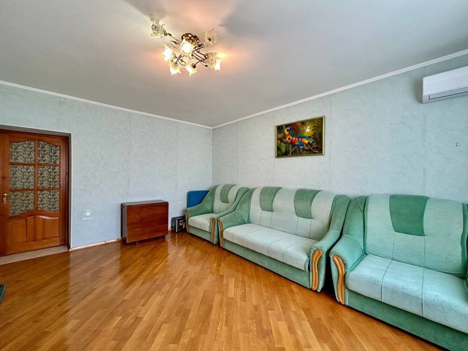 Продам будинок з гаражем і укриттям в центрі Бучі