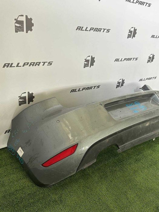 Задній бампер  VW GOLF VI HB