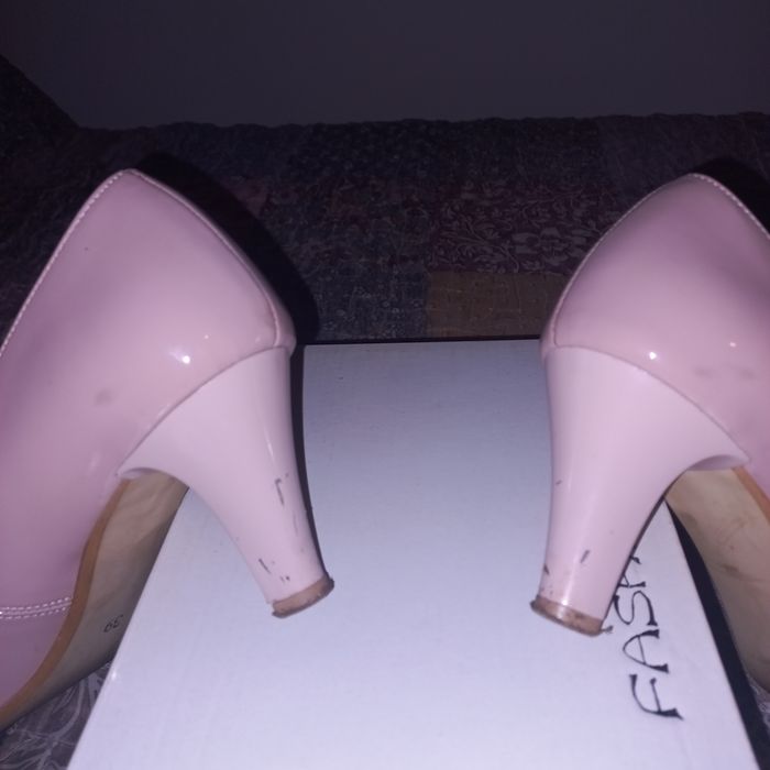Buty na obcasie pudrowy róż